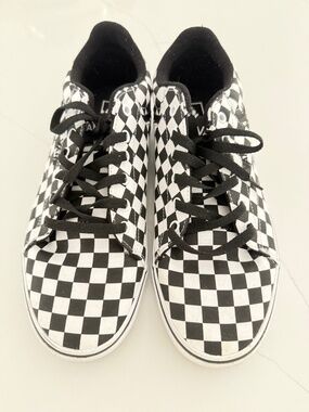 VANS Black and White Checked Men's Size 11 Casual Classic Sneakers